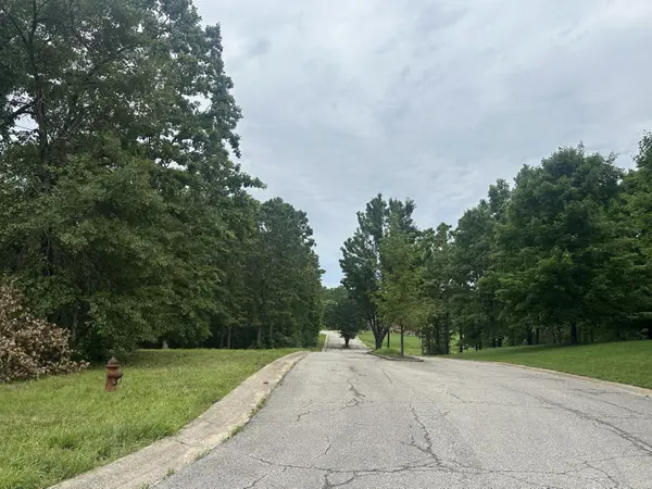 2035 Roberta DR, West Plains, MO 65775