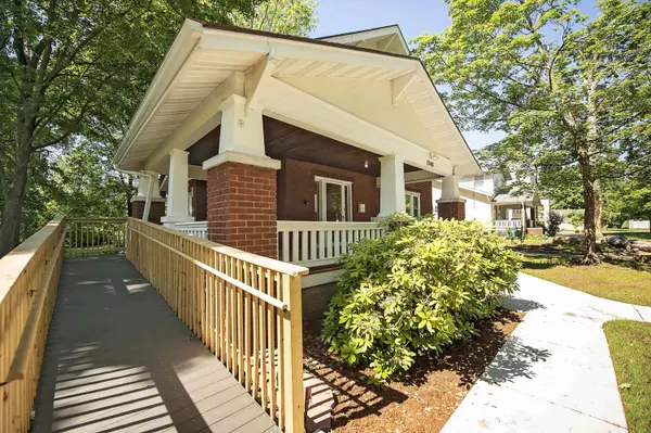 1348 E Cherry ST, Springfield, MO 65802