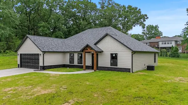 3002 Ginger DR, West Plains, MO 65775