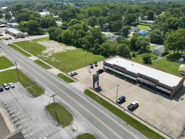 1302 W Broadway ST, Bolivar, MO 65613