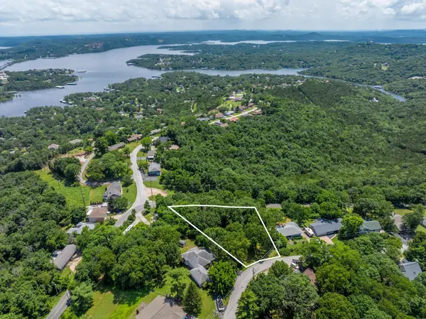 000 Hillcrest DR, Kimberling City, MO 65686