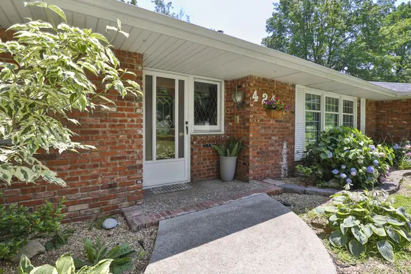 424 W Olive ST, Bolivar, MO 65613