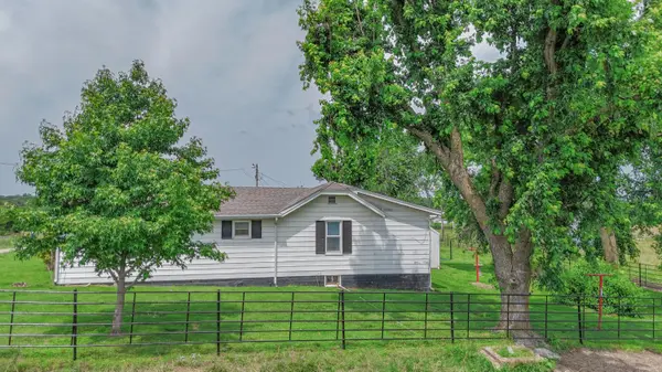 9661 E 1070 RD, Stockton, MO 65785