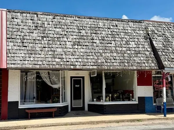 123 North Oak Street, Mountain View, MO 65548
