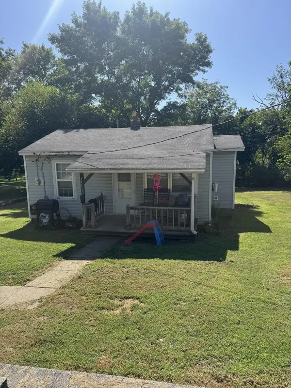 1331 N Howell AVE, West Plains, MO 65775