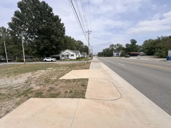 209&211 E Mount Vernon ST, Nixa, MO 65714