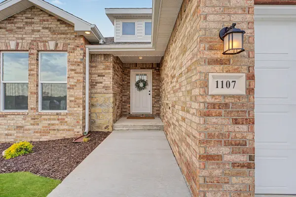 1107 W Jay ST, Ozark, MO 65721