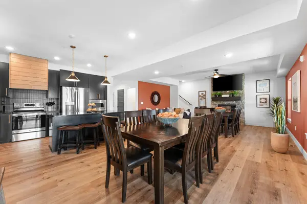 210 Poolside Pass RD, Hollister, MO 65672