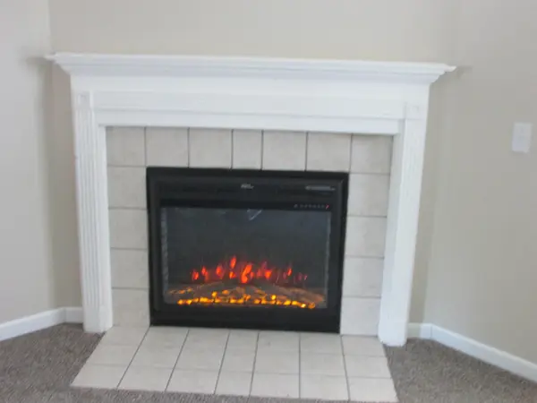 111 E Daleview CIR, Nixa, MO 65714