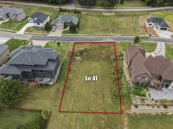 1568 W Gaslight DR, Springfield, MO 65810
