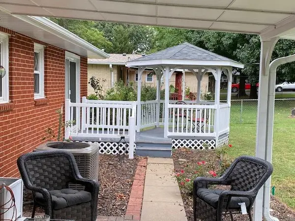 906 W Pearl ST, Aurora, MO 65605