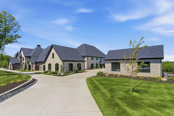 300 Ridgecrest DR, Saddlebrooke, MO 65630