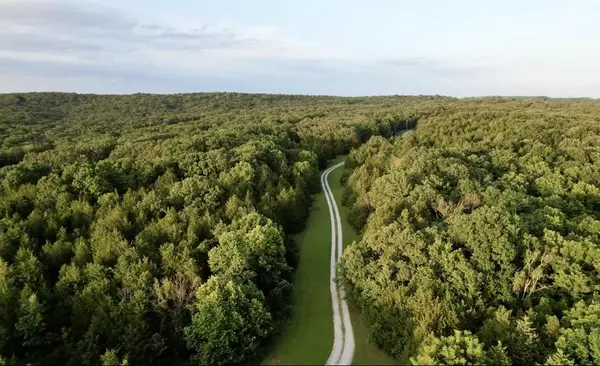 000 Eagles Nest Road, Pittsburg, MO 65724