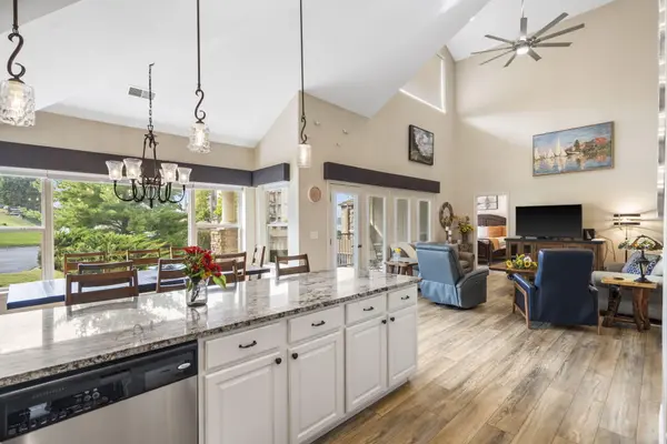 720 Emerald Pointe DR #3, Hollister, MO 65672