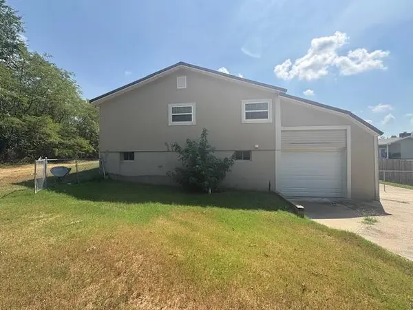 10514 Gazelle DR, Neosho, MO 64850