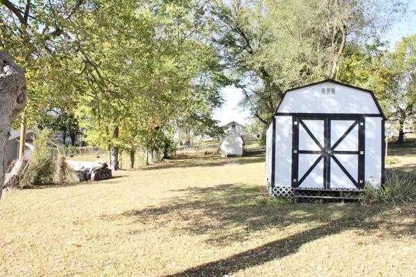 208 E Ava AVE, Ava, MO 65608