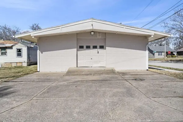 1464 E Commercial ST, Springfield, MO 65803