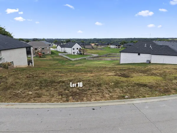 1302 W Gaslight DR, Springfield, MO 65810