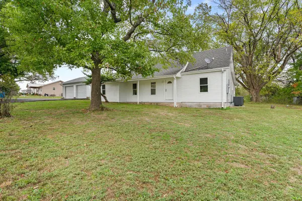 7308 N Farm Road 203, Strafford, MO 65757