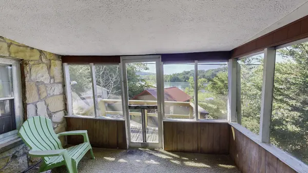 227 Cedar Point RD, Forsyth, MO 65653