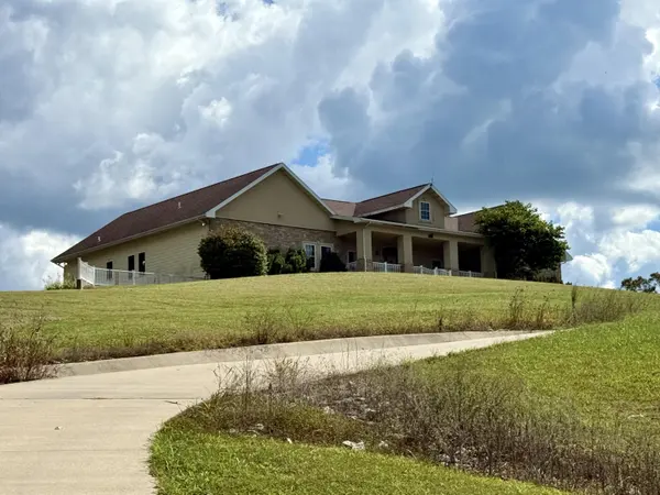 16133 Overlook LN, Neosho, MO 64850
