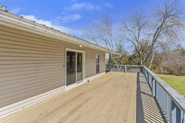 278 Daisy LN, Lampe, MO 65681