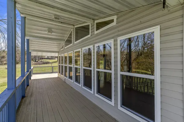 278 Daisy LN, Lampe, MO 65681