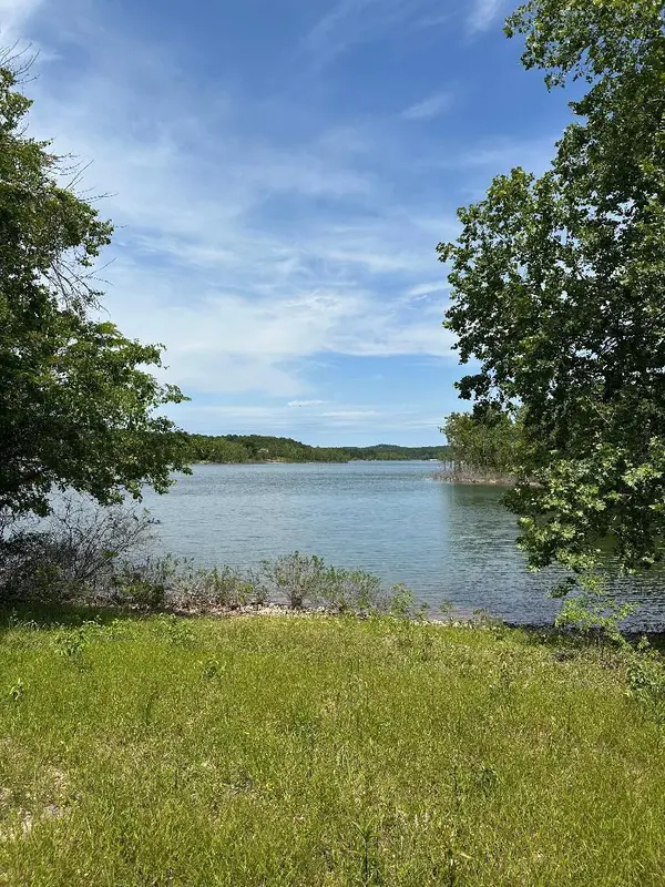 278 Daisy LN, Lampe, MO 65681