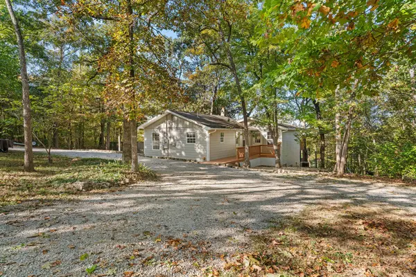 704 Iowa Colony RD, Hollister, MO 65672