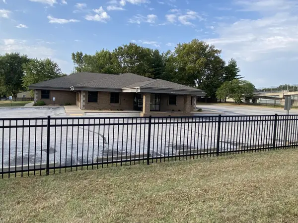2212 W Kearney ST, Springfield, MO 65803