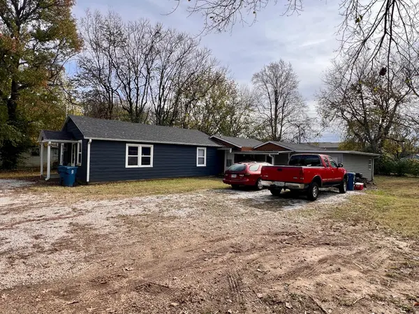 1360 E Locust ST, Springfield, MO 65803