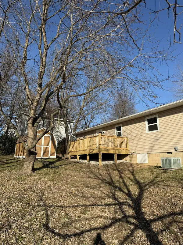 1207 Washington AVE, West Plains, MO 65775
