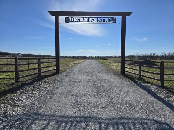 4285 N Deer Ranch LN, Ash Grove, MO 65604