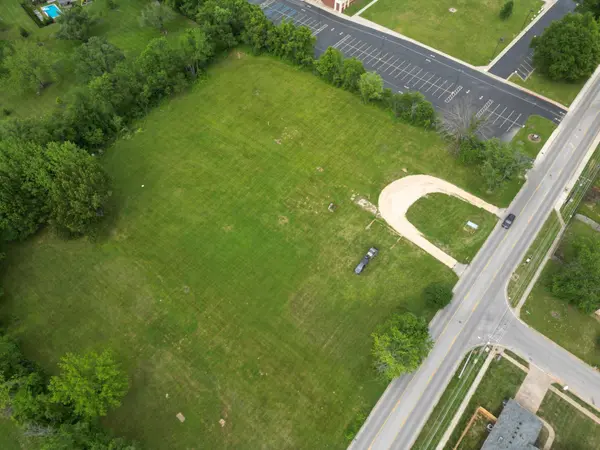 319 E Farm Rd 182, Springfield, MO 65810