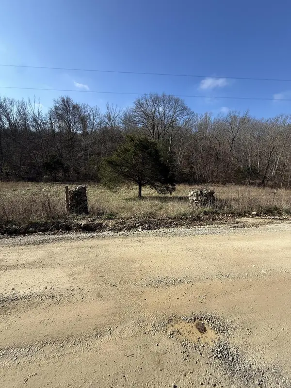 000 Varvel Rd, Willow Springs, MO 65793