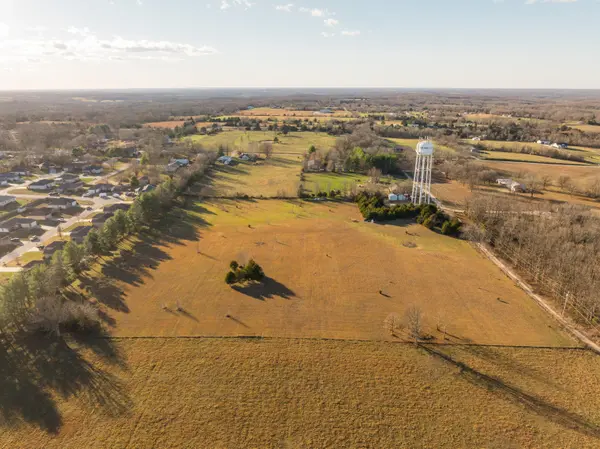 000 Logan AVE, Highlandville, MO 65669