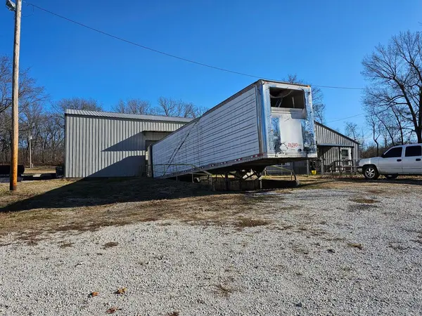 18358 Iris RD, Neosho, MO 64850