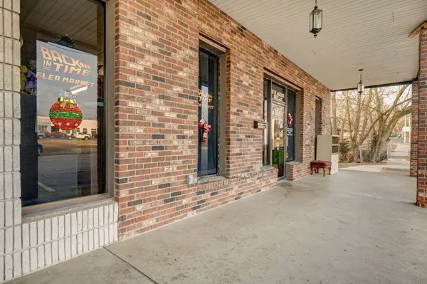 302 W Jackson ST, Bolivar, MO 65613