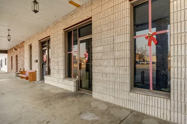 302 W Jackson ST, Bolivar, MO 65613