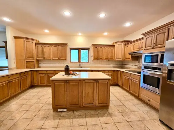 20404 Alpine TRL, Raymondville, MO 65555