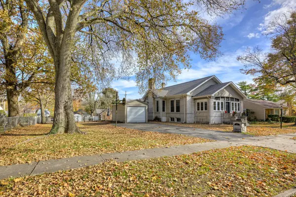 1830 S Maple ST, Carthage, MO 64836