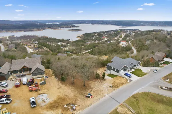 195 Emerald Pointe RD, Hollister, MO 65672