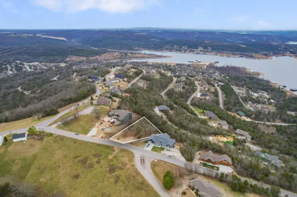 195 Emerald Pointe RD, Hollister, MO 65672