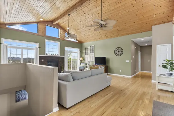 10 Greenview DR, Kimberling City, MO 65686