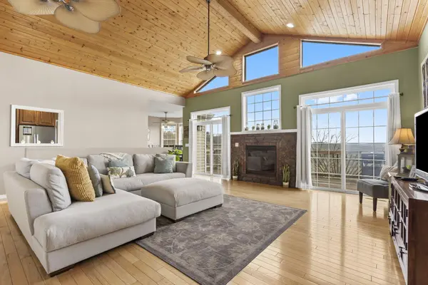 10 Greenview DR, Kimberling City, MO 65686