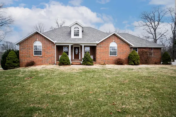 841 E Hubble DR, Marshfield, MO 65706