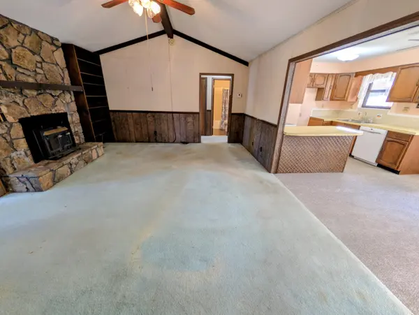439 Driftwood LN, Reeds Spring, MO 65737