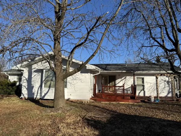 1305 S Jefferson AVE, Aurora, MO 65605