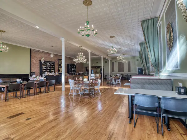 331 S Main ST, Carthage, MO 64836