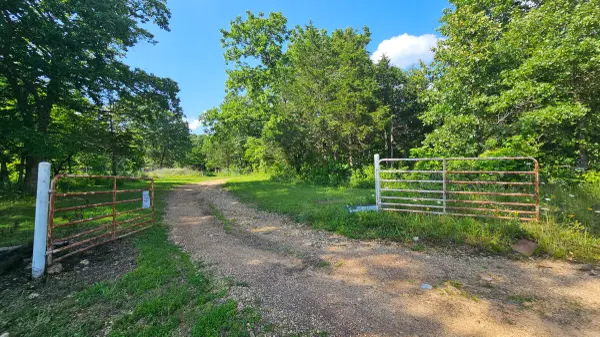 65 Gunslinger DR, Brixey, MO 65618